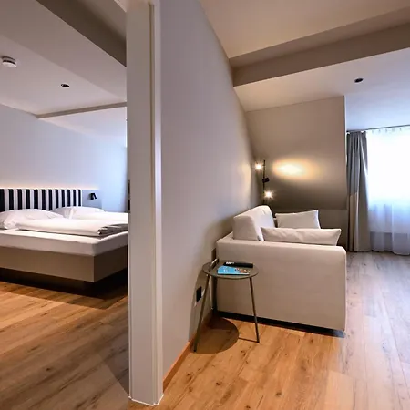 Wyse City, Klimatisiert, Vollausgestattete Kitchenette, 24h Check-in, Metro 3* Нюрнберг