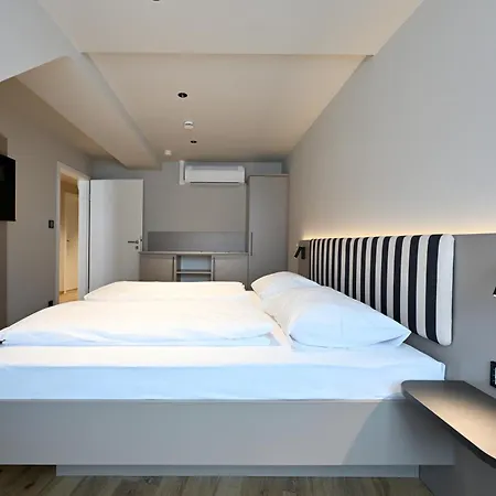 Wyse City, Klimatisiert, Vollausgestattete Kitchenette, 24h Check-in, Metro Апарт-отель 3*