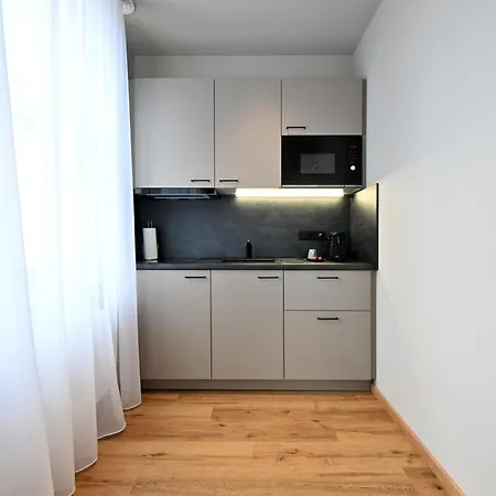 Wyse City, Klimatisiert, Vollausgestattete Kitchenette, 24h Check-in, Metro Апарт-отель Нюрнберг