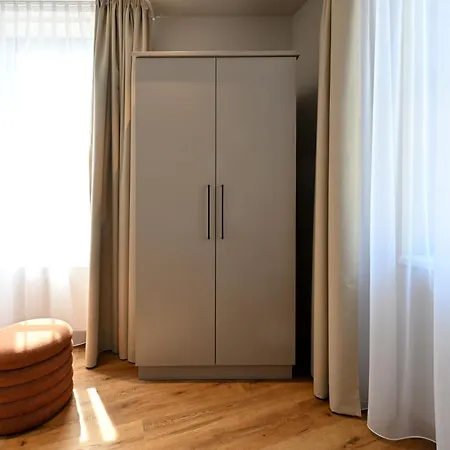 Wyse City, Klimatisiert, Vollausgestattete Kitchenette, 24h Check-in, Metro Апарт-отель 3*