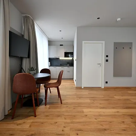 Апарт-отель Wyse City, Klimatisiert, Vollausgestattete Kitchenette, 24h Check-in, Metro 3*