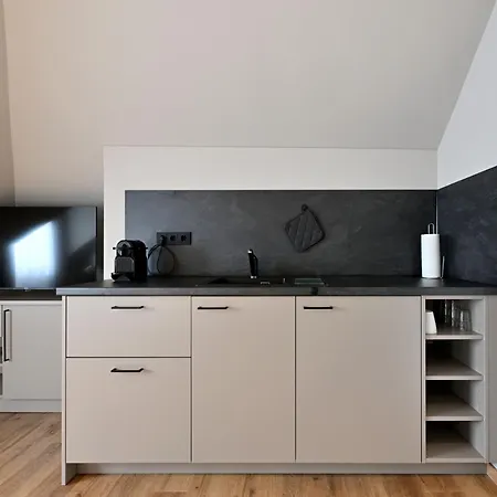 Wyse City, Klimatisiert, Vollausgestattete Kitchenette, 24h Check-in, Metro 3* Нюрнберг