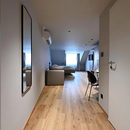 Wyse City, Klimatisiert, Vollausgestattete Kitchenette, 24h Check-in, Metro Нюрнберг