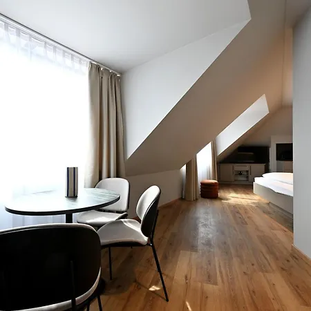 Wyse City, Klimatisiert, Vollausgestattete Kitchenette, 24h Check-in, Metro 3*