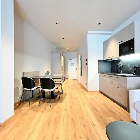 Wyse City, Klimatisiert, Vollausgestattete Kitchenette, 24h Check-in, Metro