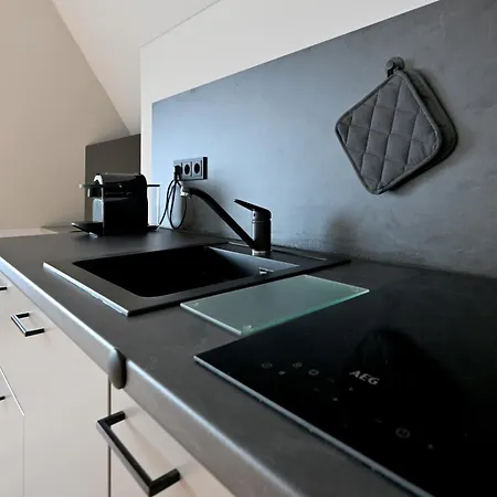 Wyse City, Klimatisiert, Vollausgestattete Kitchenette, 24h Check-in, Metro 3*