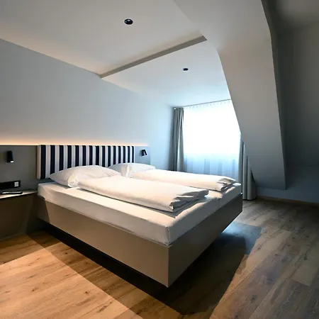 Wyse City, Klimatisiert, Vollausgestattete Kitchenette, 24h Check-in, Metro 3* Нюрнберг