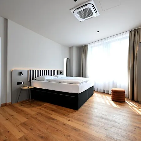 Wyse City, Klimatisiert, Vollausgestattete Kitchenette, 24h Check-in, Metro Апарт-отель 3*