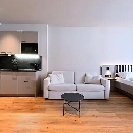 Wyse City, Klimatisiert, Vollausgestattete Kitchenette, 24h Check-in, Metro Апарт-отель 3*
