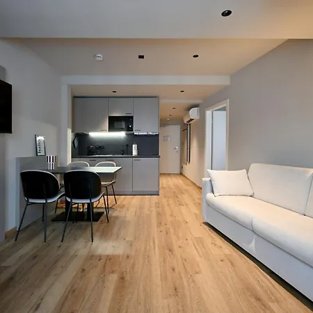 Wyse City, Klimatisiert, Vollausgestattete Kitchenette, 24h Check-in, Metro 3* Нюрнберг
