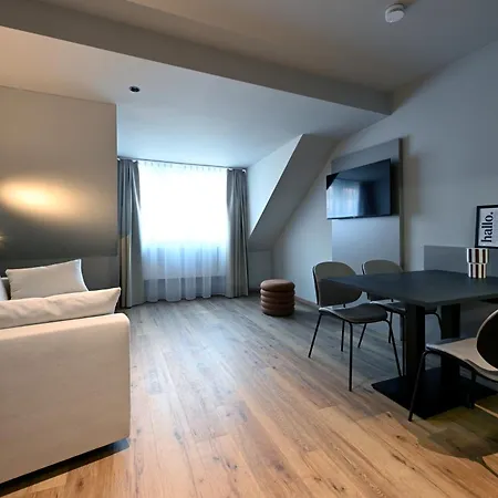 Wyse City, Klimatisiert, Vollausgestattete Kitchenette, 24h Check-in, Metro 3* Нюрнберг