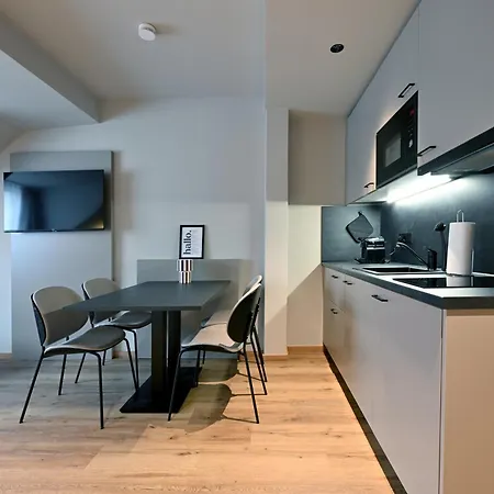 Апарт-отель Wyse City, Klimatisiert, Vollausgestattete Kitchenette, 24h Check-in, Metro Нюрнберг