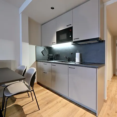 Wyse City, Klimatisiert, Vollausgestattete Kitchenette, 24h Check-in, Metro Нюрнберг